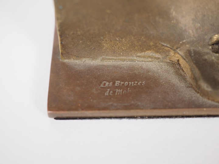 Pierre-Yves TREMOIS. "Profil". Plaque en bronze signée en bas à gauche