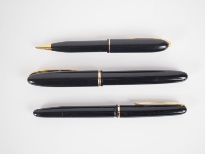 WATERMAN. Ensemble comprenant un stylo bille et deux stylos plume (plu