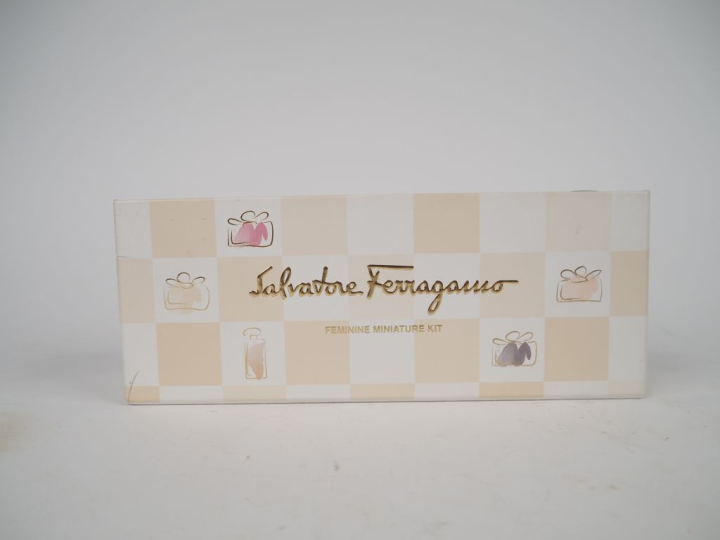 Ensemble de flancons de parfums :  - Jean Patou, eau de Joy - Guerlain