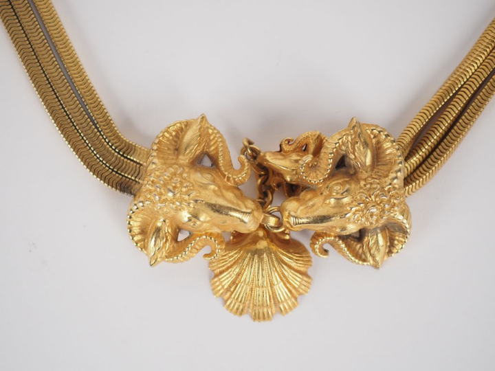 Ceinture fantaisie en métal doré à maille souple à décor de mufles de 
