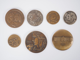 Vente aux enchères 7 différentes médailles en bronze ou métal argenté et patiné d'après T