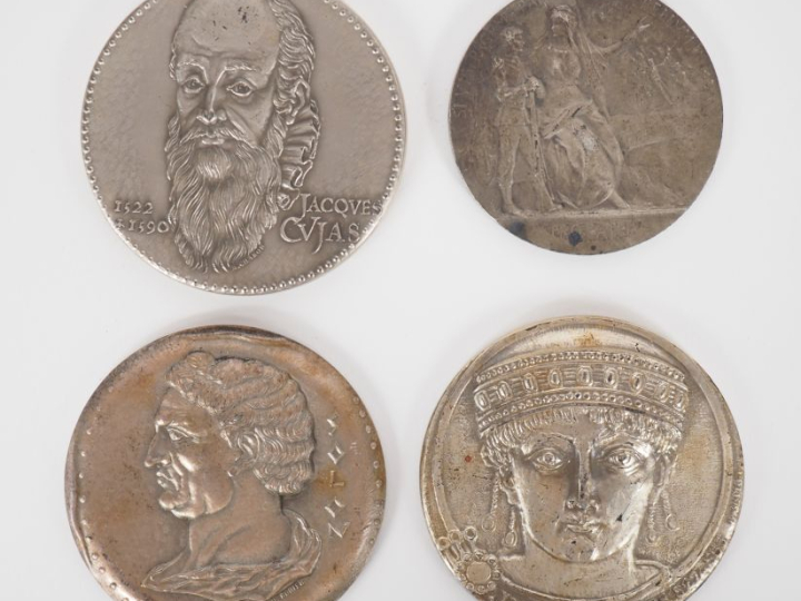 Quatre différentes médailles en argent 925 d'après Charon, Rodier, Gra
