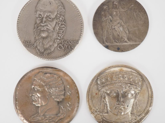 Vente aux enchères Quatre différentes médailles en argent 925 d'après Charon, Rodier, Gra