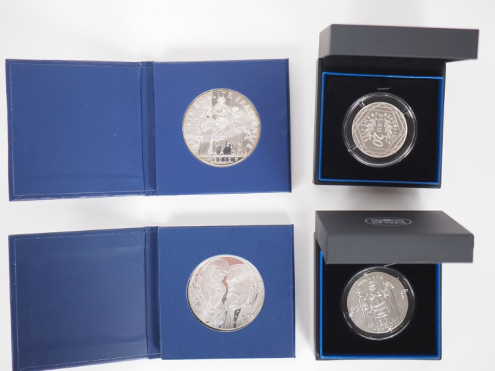 Ensemble de pièces de collection en argent dont :  - Pièce de 20 euros