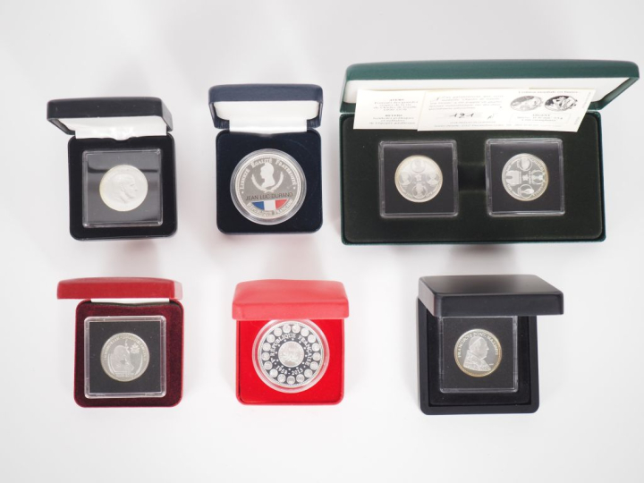 Ensemble de pièces et médailles du club français de la monnaie dont : 