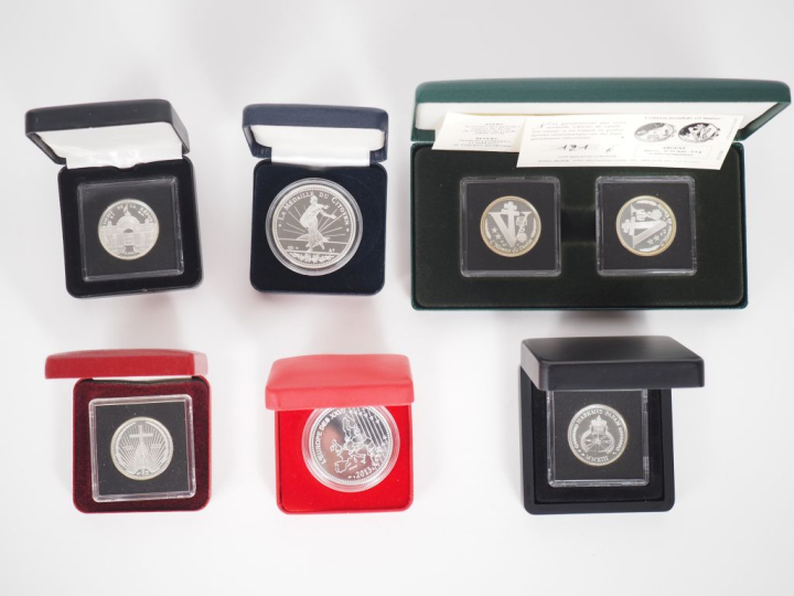 Ensemble de pièces et médailles du club français de la monnaie dont : 