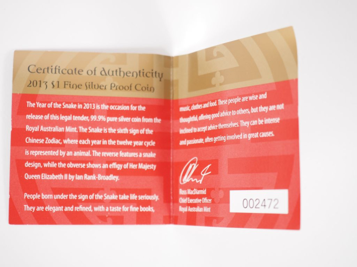 Ensemble de pièces étrangères de collection en argent dont :  - Pièce 