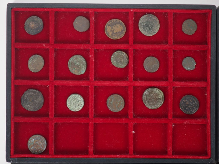 Collection de 75 pièces antiques ou d'après.