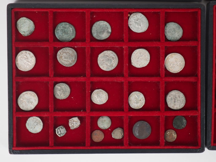 Collection de 75 pièces antiques ou d'après.