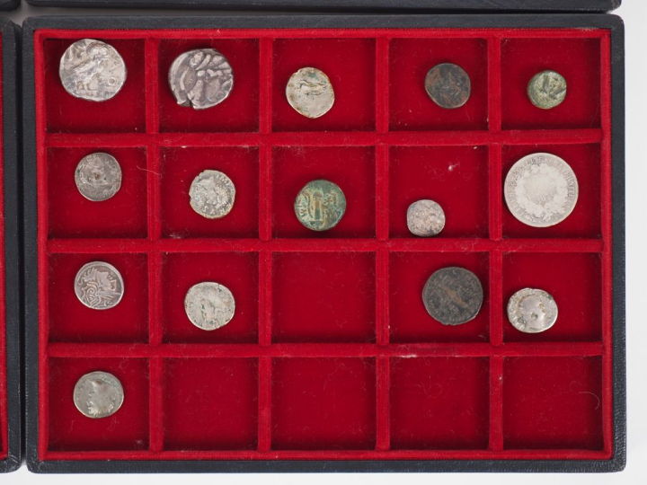 Collection de 75 pièces antiques ou d'après.