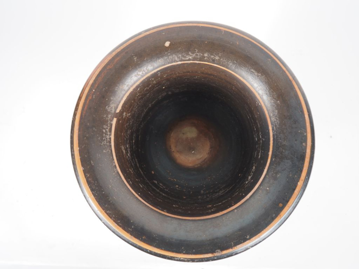 Grande Grèce, Apulie, IVe s. av. J.-C. Cratère en cloche à vernis noir