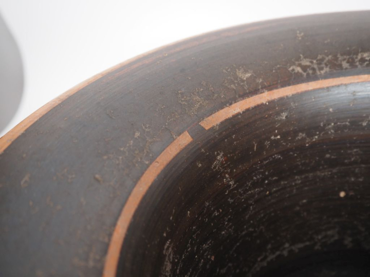 Grande Grèce, Apulie, IVe s. av. J.-C. Cratère en cloche à vernis noir