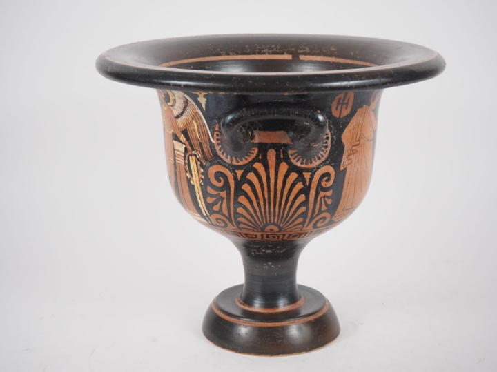 Grande Grèce, Apulie, IVe s. av. J.-C. Cratère en cloche à vernis noir