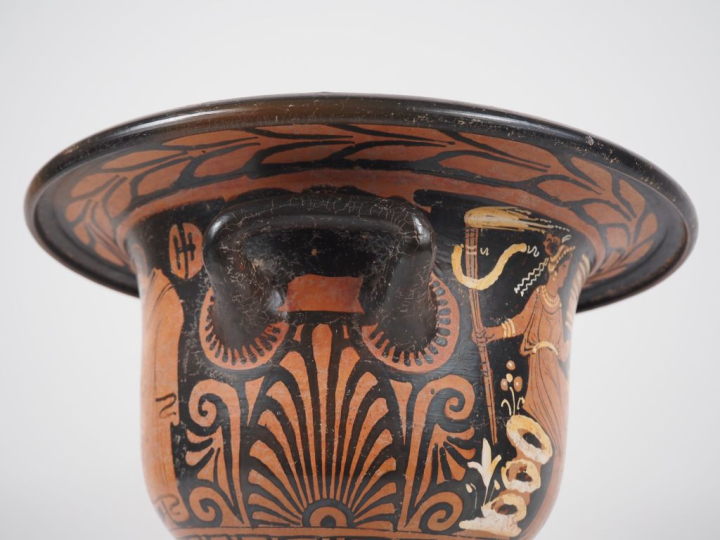 Grande Grèce, Apulie, IVe s. av. J.-C. Cratère en cloche à vernis noir