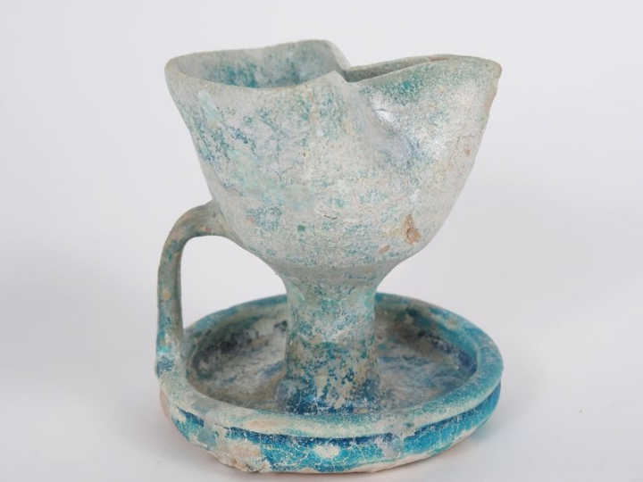 Égypte, XV-XVIe s. apr. J.-C.   Lampe islamique à glaçure turquoise. 9