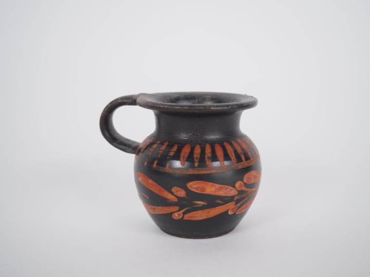 Grande Grèce. IVe s. av. J.-C. Olpé miniature à vernis noir et décor s