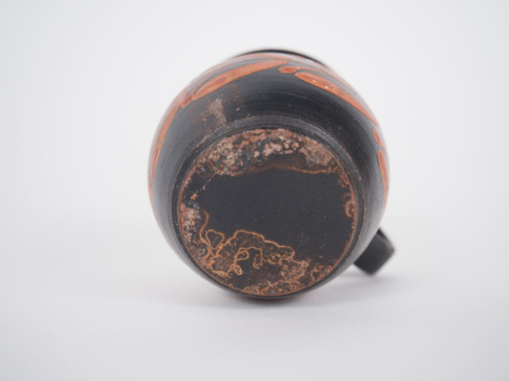 Grande Grèce. IVe s. av. J.-C. Olpé miniature à vernis noir et décor s