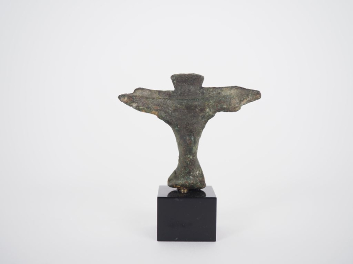 Monde romain antique. Pied d’ustensile en bronze en forme de pate de f