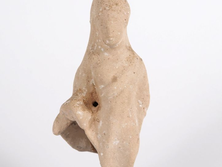 Méditerranée grecque. V-IVe s. av. J.-C. Figurine en terre cuite. 12 c
