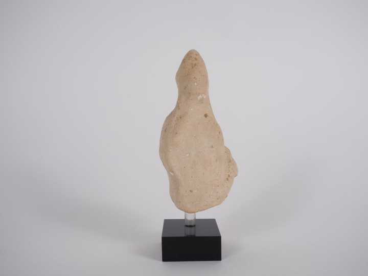 Méditerranée grecque. V-IVe s. av. J.-C. Figurine en terre cuite. 12 c