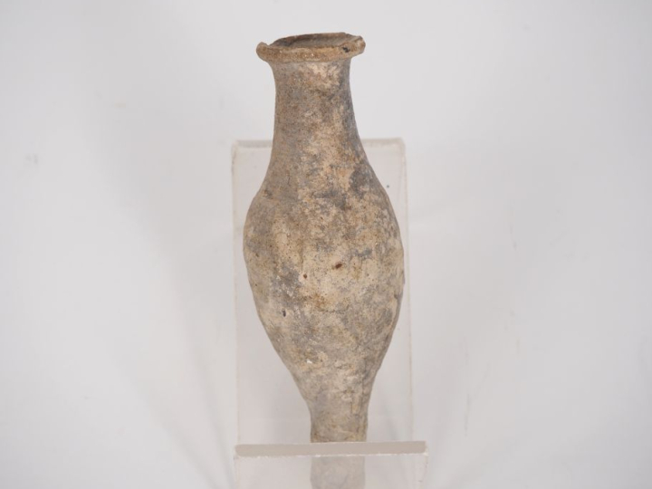 Balsamaire en terre cuite. II-Ier s. av. J.-C. 12 cm Expert : Jean-Syl