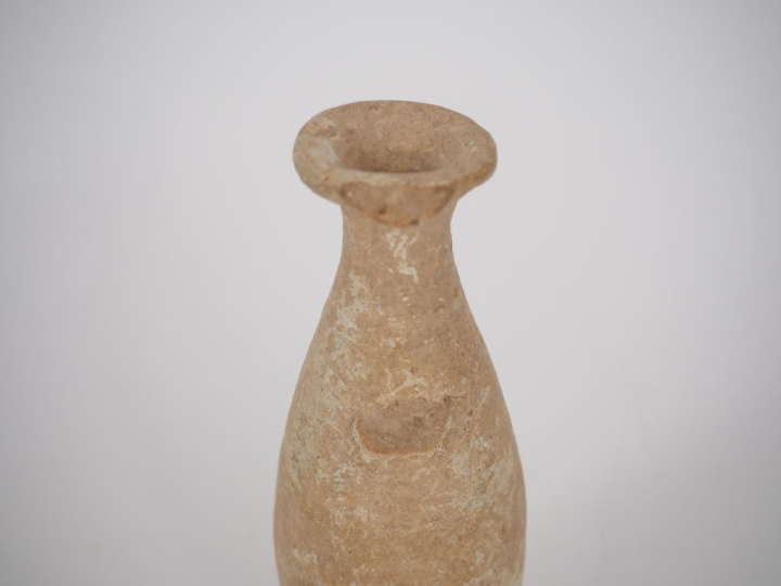 Petite cruche punique en terre cuite beige. V-IVe s. av. J.-C. 12,5 cm