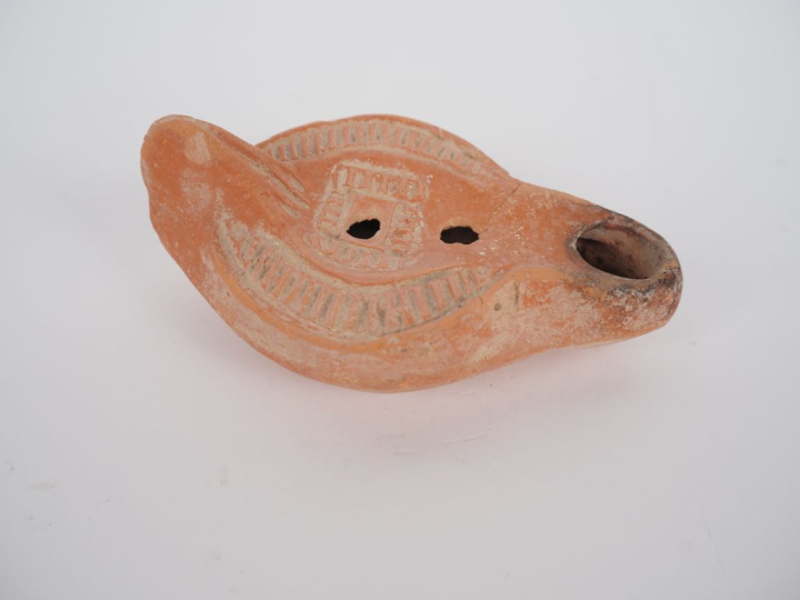 Lampe romaine au médaillon orné d’un motif géométrique. Afrique du Nor