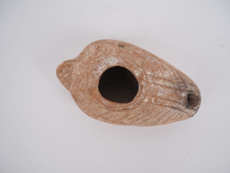 Vente aux enchères Palestine. Lampe byzantine en terre cuite. VIe s. apr. J.-C. 9 cm. Exp