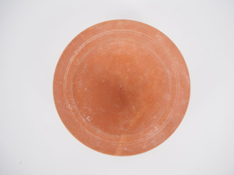 Vente aux enchères Céramique sigillée. Coupelle à bord plat. II-IVe s. apr. J.-C.D. 16 cm