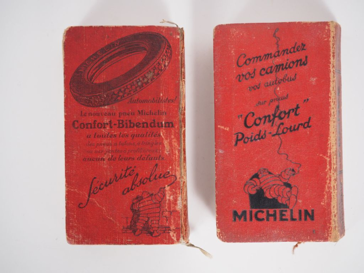 MICHELIN. Lot de deux Guides rouges (1927/1932). (Mauvais état).