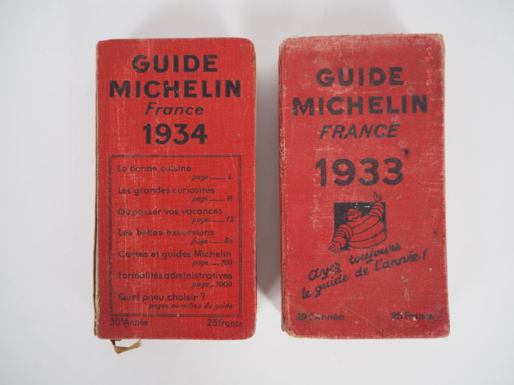 MICHELIN. Lot de deux guides rouges. (1933/1934) (Accidents et frottem