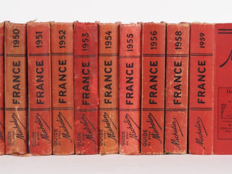 Vente aux enchères MICHELIN. Lot de 11 guides rouges. (1948/1949/1950/1951/1952/1953/1954