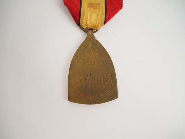 BELGIQUE  -Médaille d’or de l’Ordre de Leopold II. En laiton doré. Rub