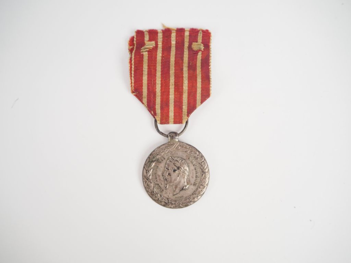 FRANCE Ensemble comprenant :  -Médaille de la Reconnaissance française