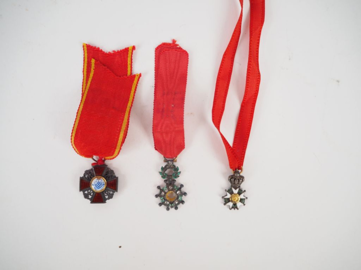 FRANCE Ensemble comprenant :  -Médaille de la Reconnaissance française