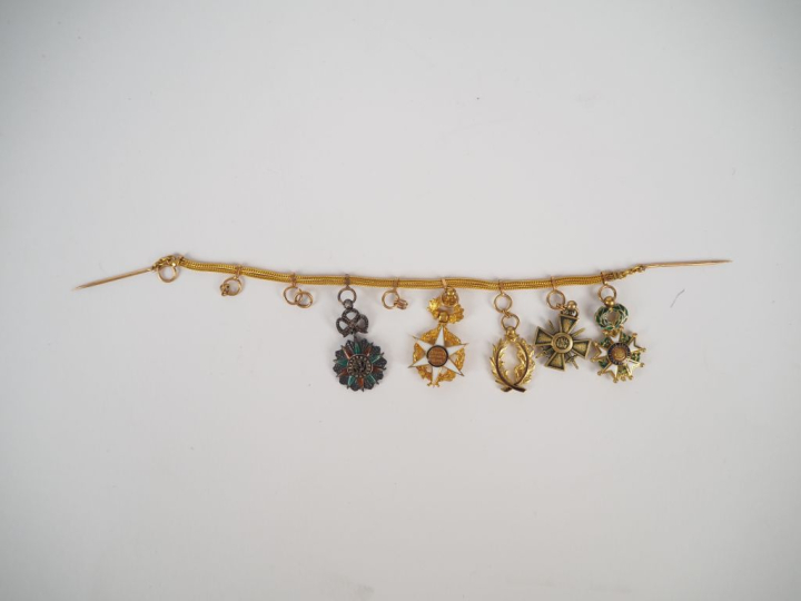 FRANCE Ensemble comprenant :  -Médaille de la Reconnaissance française