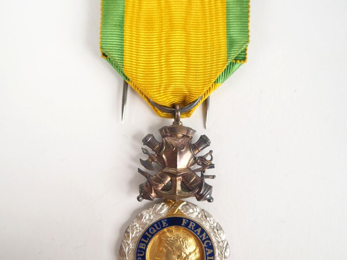 FRANCE  Médaille militaire IIIe République. En argent, vermeil et émai