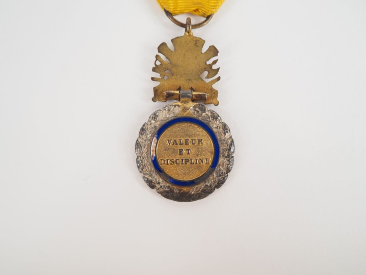 Médaille militaire IIIe République. En argent, vermeil et émail (éclat