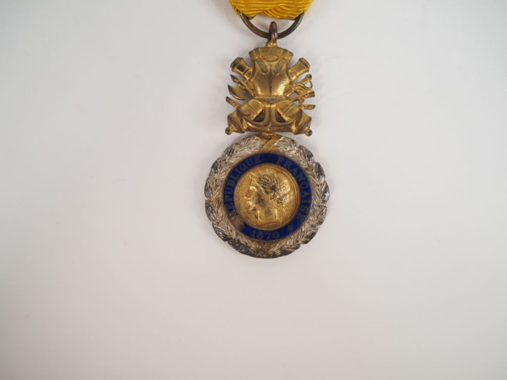 Médaille militaire IIIe République. En argent, vermeil et émail (éclat