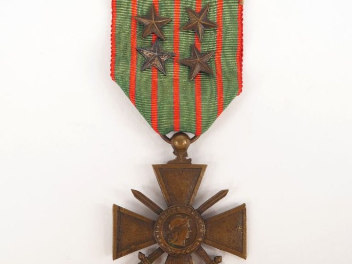 Médaille militaire IIIe République. En argent, vermeil et émail (éclat