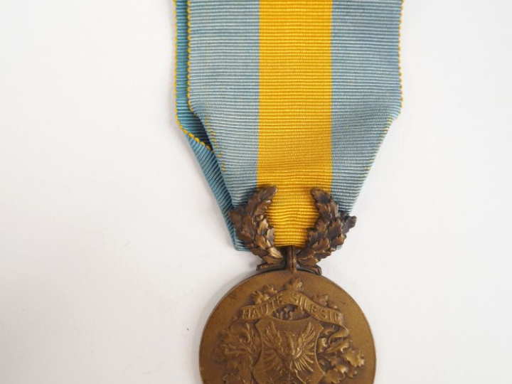 Médaille militaire IIIe République. En argent, vermeil et émail (éclat