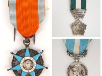 Vente aux enchères FRANCE  -ORDRE DU MERITE SOCIAL  Etoile de chevalier en métal argenté 
