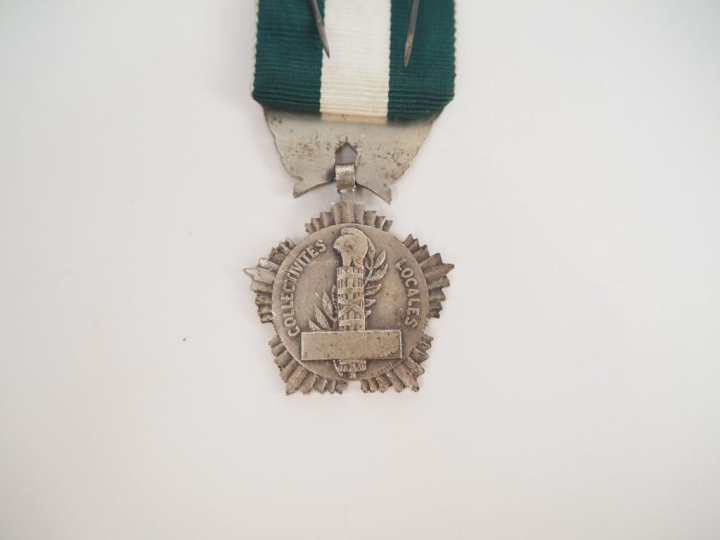 FRANCE  -ORDRE DU MERITE SOCIAL  Etoile de chevalier en métal argenté 