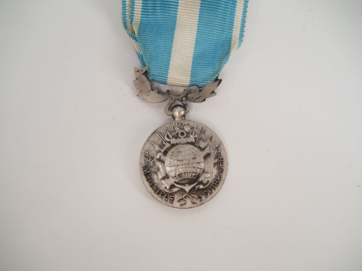 FRANCE  -ORDRE DU MERITE SOCIAL  Etoile de chevalier en métal argenté 