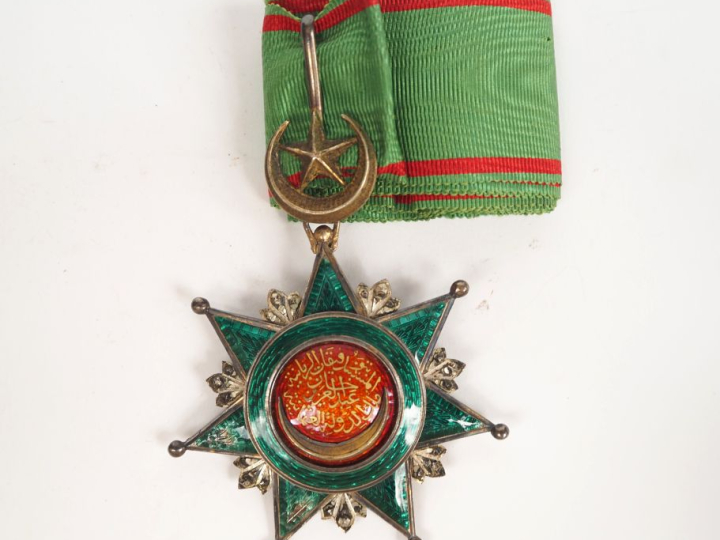 EMPIRE OTTOMAN ORDRE DE L’OSMANIE Étoile de commandeur en argent, verm