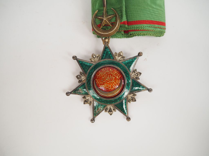 EMPIRE OTTOMAN ORDRE DE L’OSMANIE Étoile de commandeur en argent, verm
