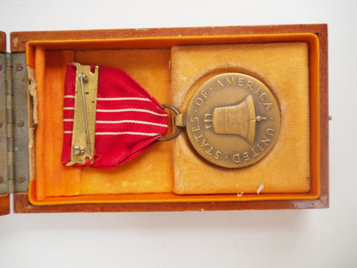 USA  Médaille de la Liberté.  En bronze.  Présentée dans l’écrin de la