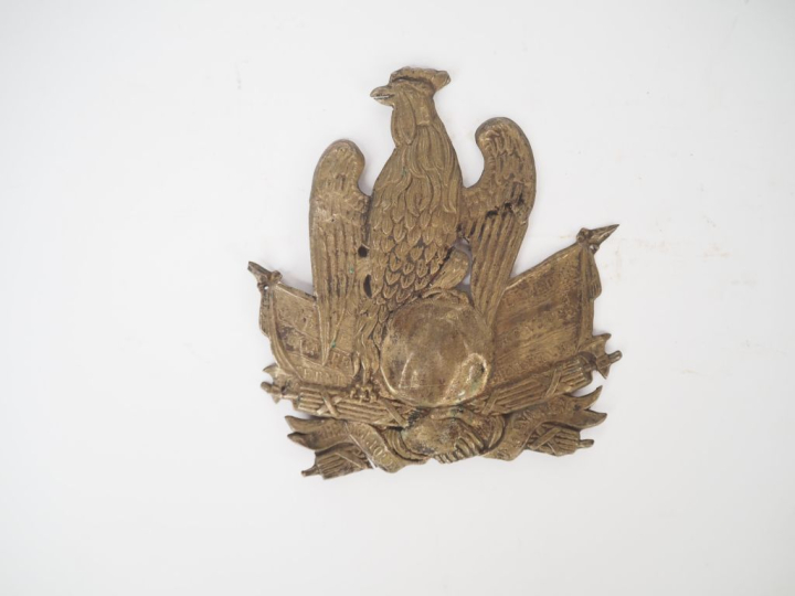 Ensemble de cuivreries comprenant :  -Deux plaques de sabretache de la