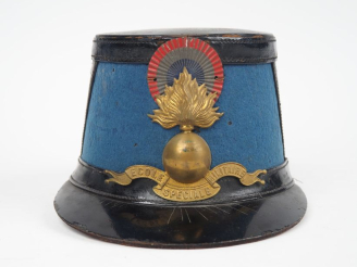 Vente aux enchères Shako de l’École spéciale militaire Saint-Cyr Fut recouvert de drap bl