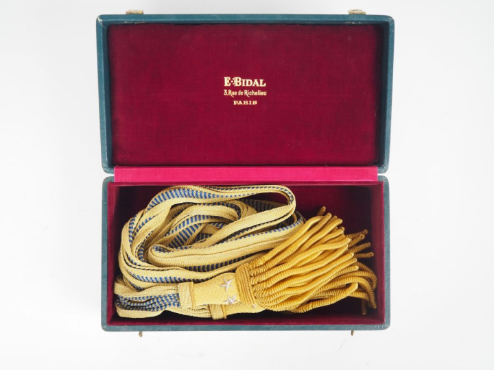 Ceinture écharpe de général de brigade.  En filé or et bleu. Glands à 